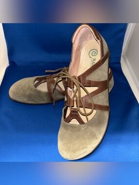 Naot Timu Sandal Loafers Olive Suede Leather Comfort Walking Womens 9 40 EUC